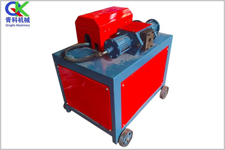 電動(dòng)坡口機(jī)屬于鋼板坡口機(jī)的一種，主要用于去除焊接前金屬板材的毛刺