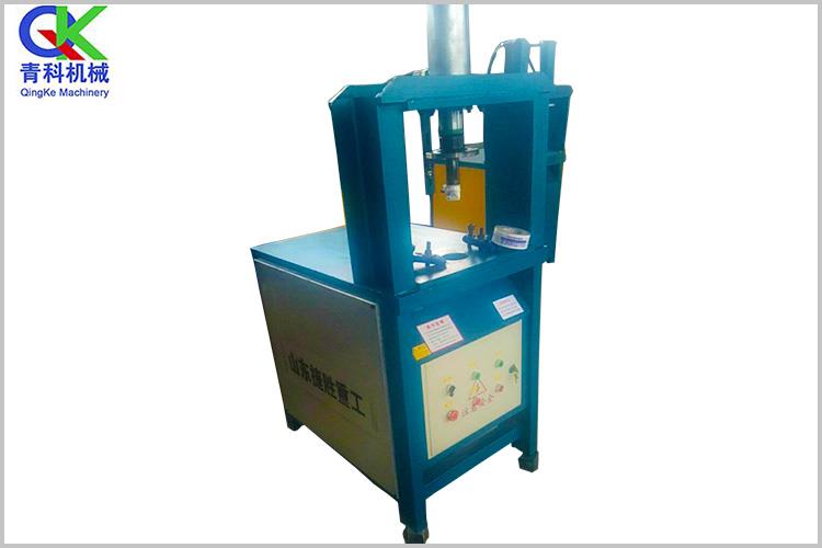 機器上的活動部件，移動時會超出機座和底腳范圍，機器開動時，任何人不得進入上述危險區