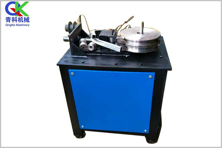 電動(dòng)彎管機(jī)是一種將金屬管彎成一定角度或弧線的電動(dòng)工具、方便耐用